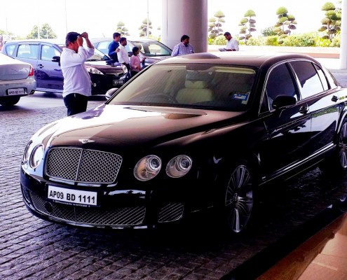 Continental Flying Spur blakc front